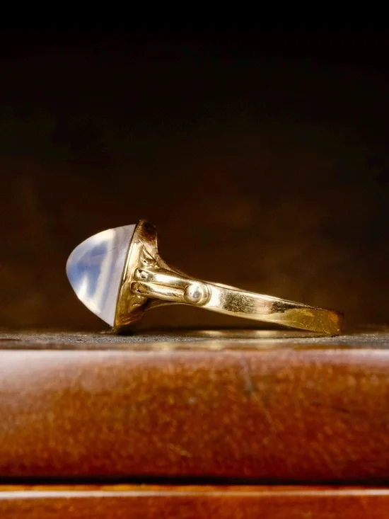 Vintage 18ct Gold Moonstone Sugarloaf Cabochon Solitaire Ring, 1940s, Size 8.75 - Picture 4 of 6